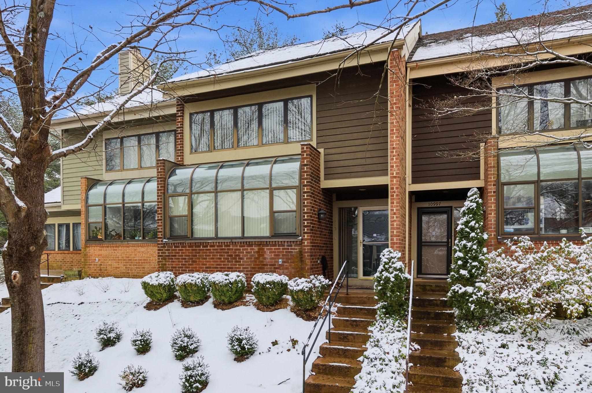 10995 Thrush Ridge Road Reston, VA 20191 - Photo 2 of 30 a front view of a house