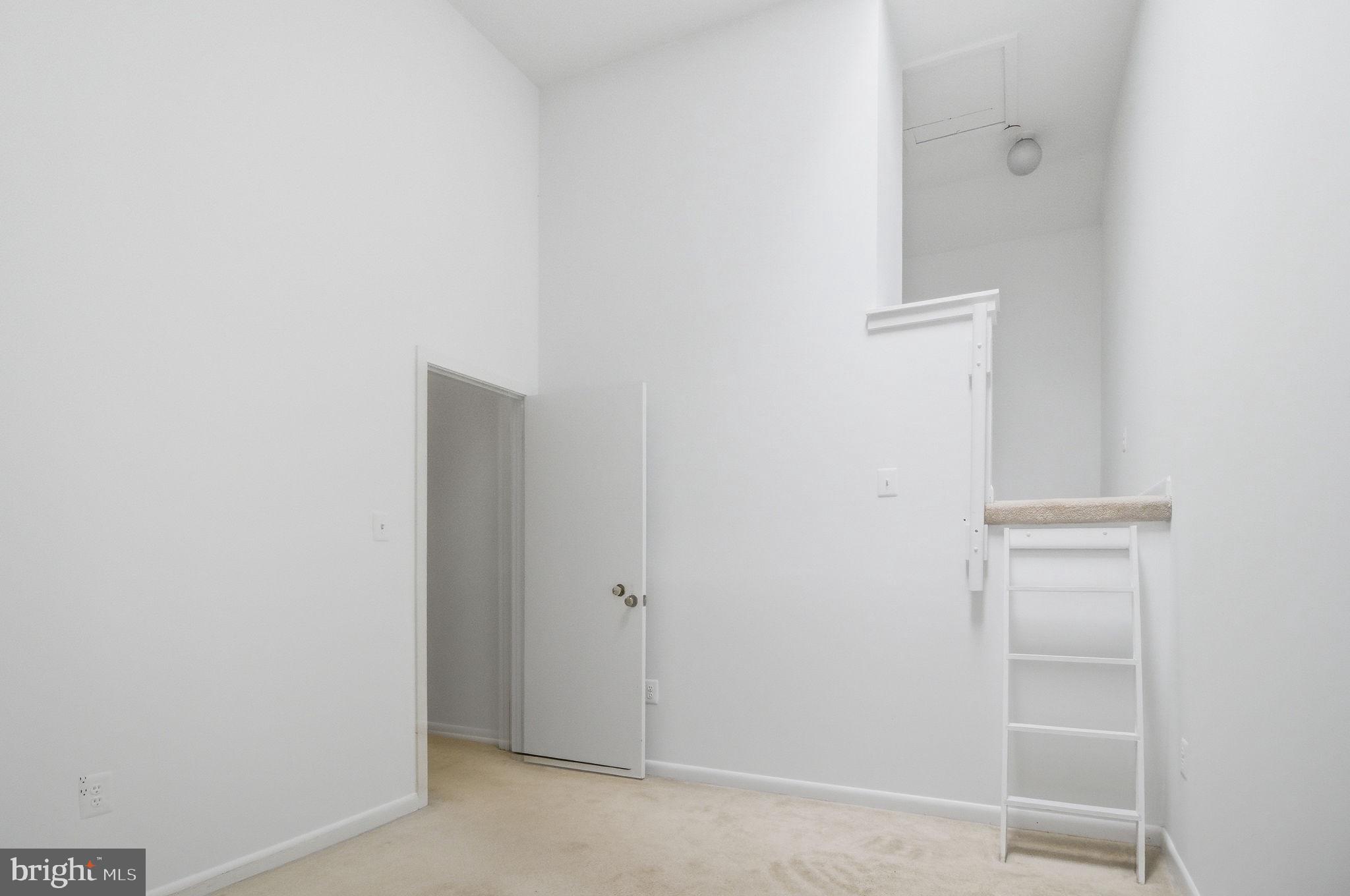10995 Thrush Ridge Road Reston, VA 20191 - Photo 21 of 30 a view of a hallway