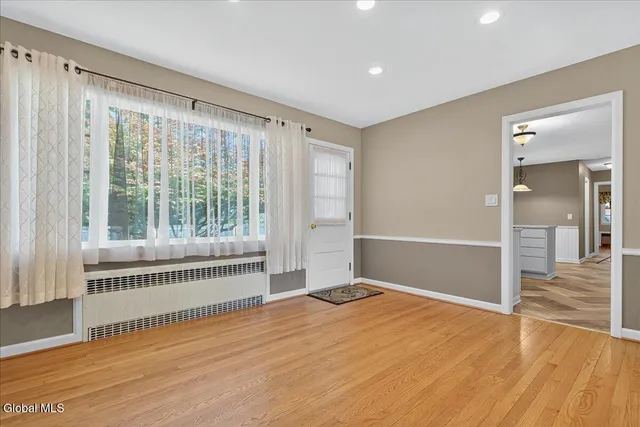 $640,000 | 10 Willo Lane, Colonie, NY 12211