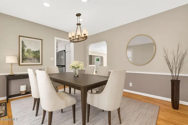 $640,000 | 10 Willo Lane, Colonie, NY 12211