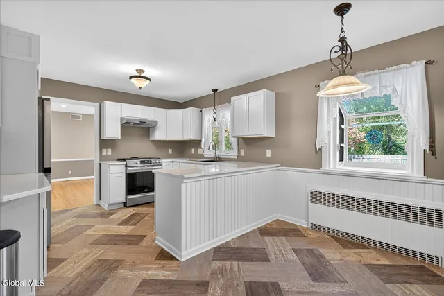 $640,000 | 10 Willo Lane, Colonie, NY 12211