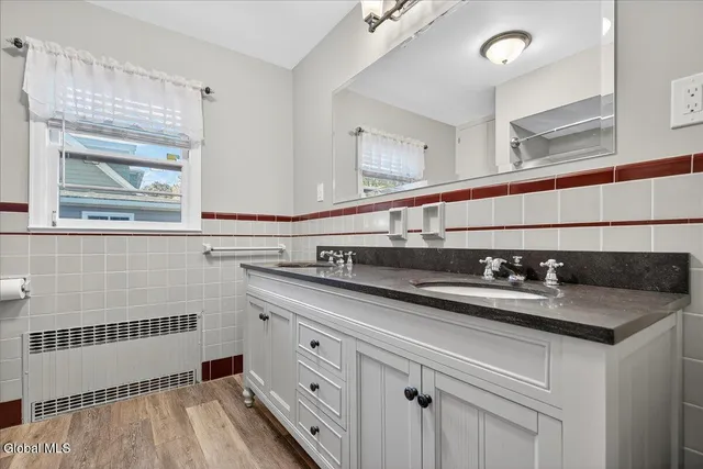 $640,000 | 10 Willo Lane, Colonie, NY 12211