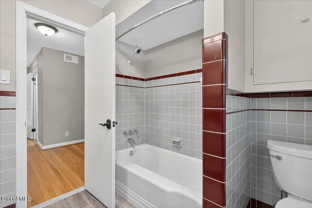 $640,000 | 10 Willo Lane, Colonie, NY 12211