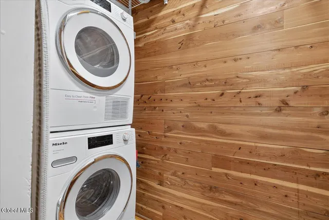 $640,000 | 10 Willo Lane, Colonie, NY 12211