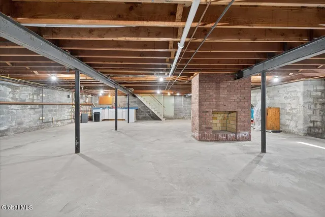 $640,000 | 10 Willo Lane, Colonie, NY 12211