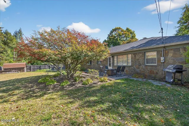 $640,000 | 10 Willo Lane, Colonie, NY 12211