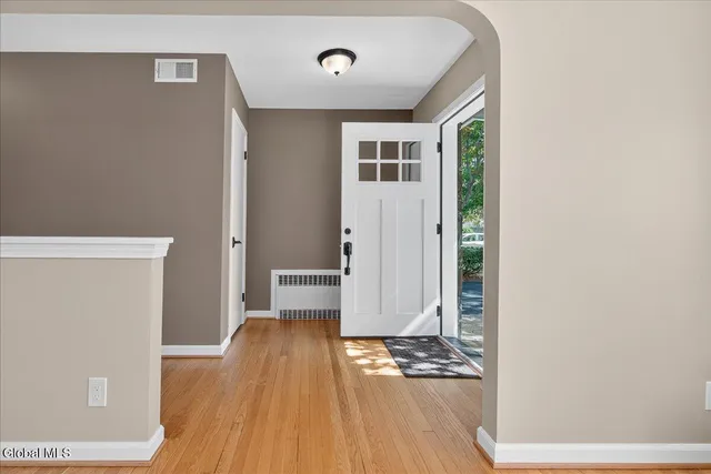 $640,000 | 10 Willo Lane, Colonie, NY 12211