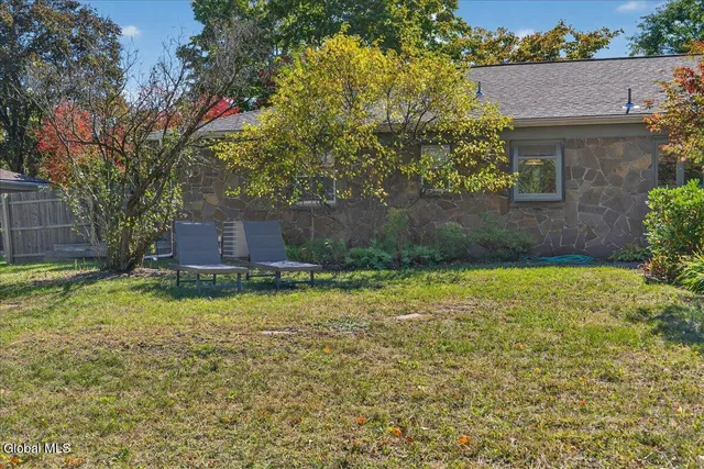 $640,000 | 10 Willo Lane, Colonie, NY 12211