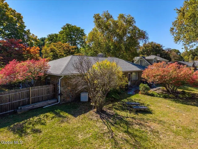 $640,000 | 10 Willo Lane, Colonie, NY 12211