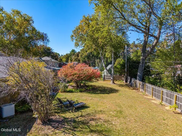 $640,000 | 10 Willo Lane, Colonie, NY 12211