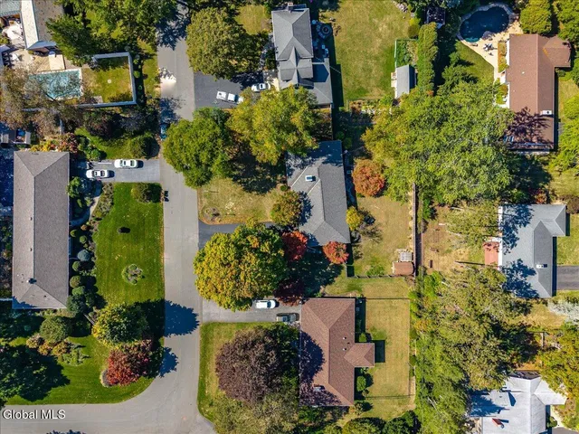 $640,000 | 10 Willo Lane, Colonie, NY 12211