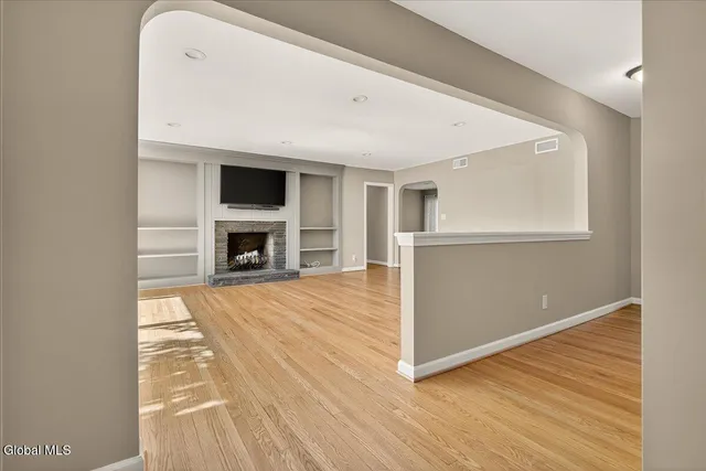 $640,000 | 10 Willo Lane, Colonie, NY 12211