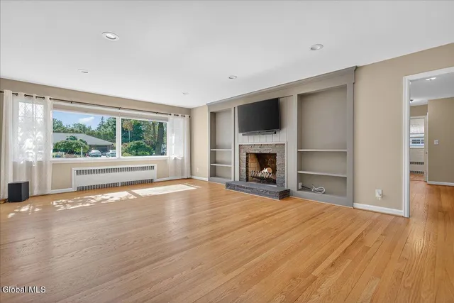 $640,000 | 10 Willo Lane, Colonie, NY 12211