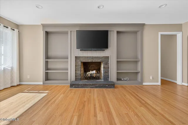 $640,000 | 10 Willo Lane, Colonie, NY 12211