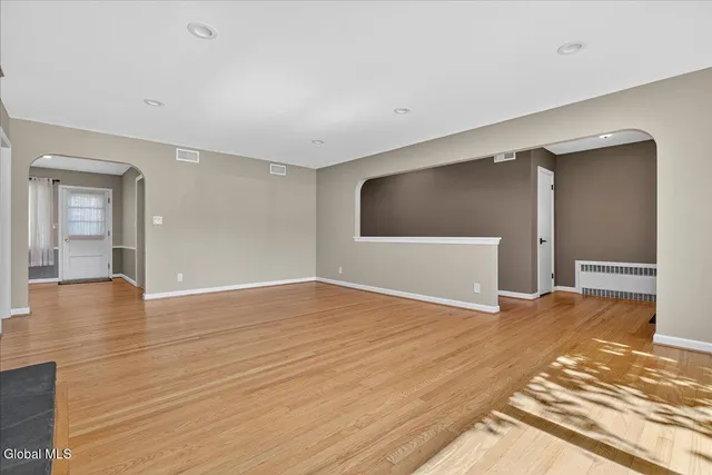 $640,000 | 10 Willo Lane, Colonie, NY 12211