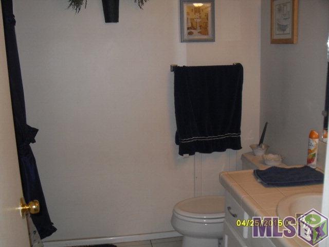 245 Sycamore Street Raceland, LA 70394 - Photo 5 of 8 Hall bath