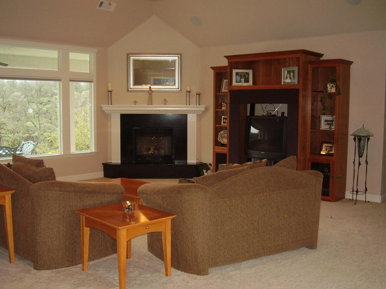 16400 Lower Springs Road Redding, CA 96001 - Photo 9 of 34 Great Room with fire place