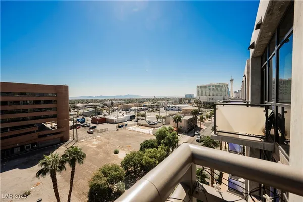 $1,950 | 353 East Bonneville Avenue, Unit 753, Las Vegas, NV 89101