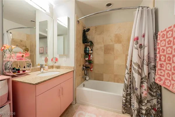 $1,950 | 353 East Bonneville Avenue, Unit 753, Las Vegas, NV 89101