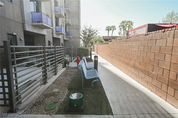 $1,950 | 353 East Bonneville Avenue, Unit 753, Las Vegas, NV 89101