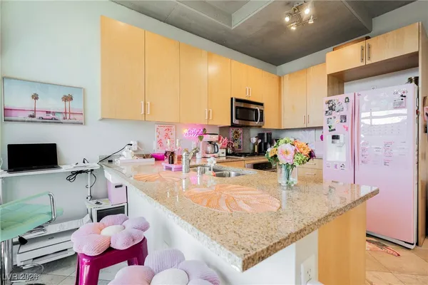 $1,950 | 353 East Bonneville Avenue, Unit 753, Las Vegas, NV 89101