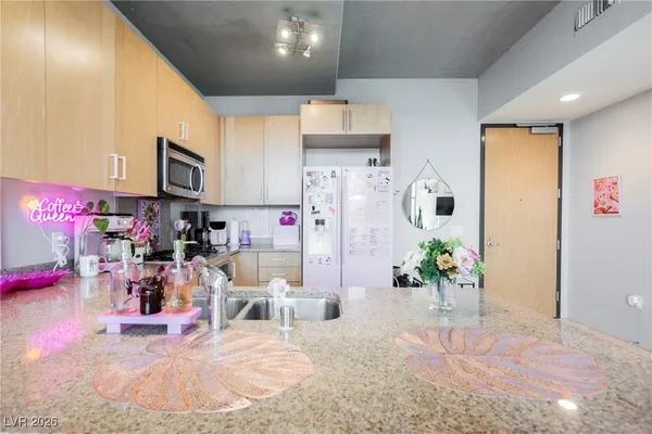 $1,950 | 353 East Bonneville Avenue, Unit 753, Las Vegas, NV 89101