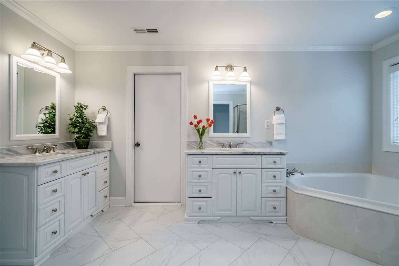 3317 Coleridge Drive Raleigh, NC 27609 - Photo 19 of 30 Master Bath