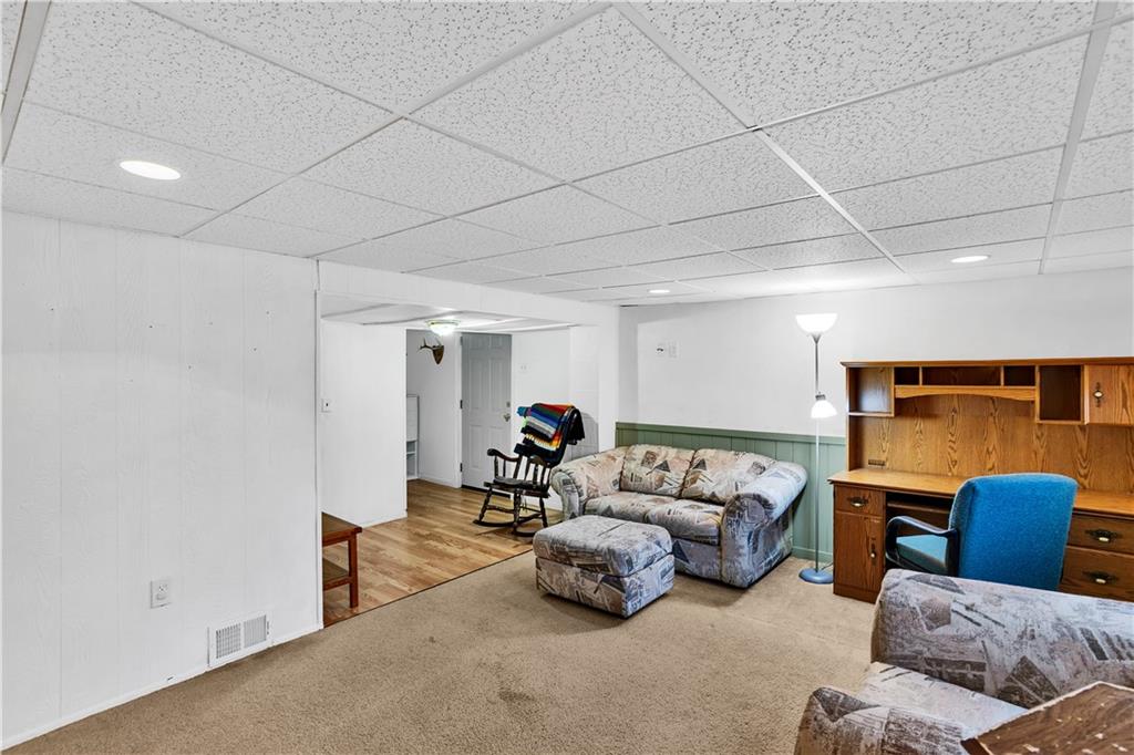 911 Quaker Drive Irwin, PA 15642 - Photo 25 of 35