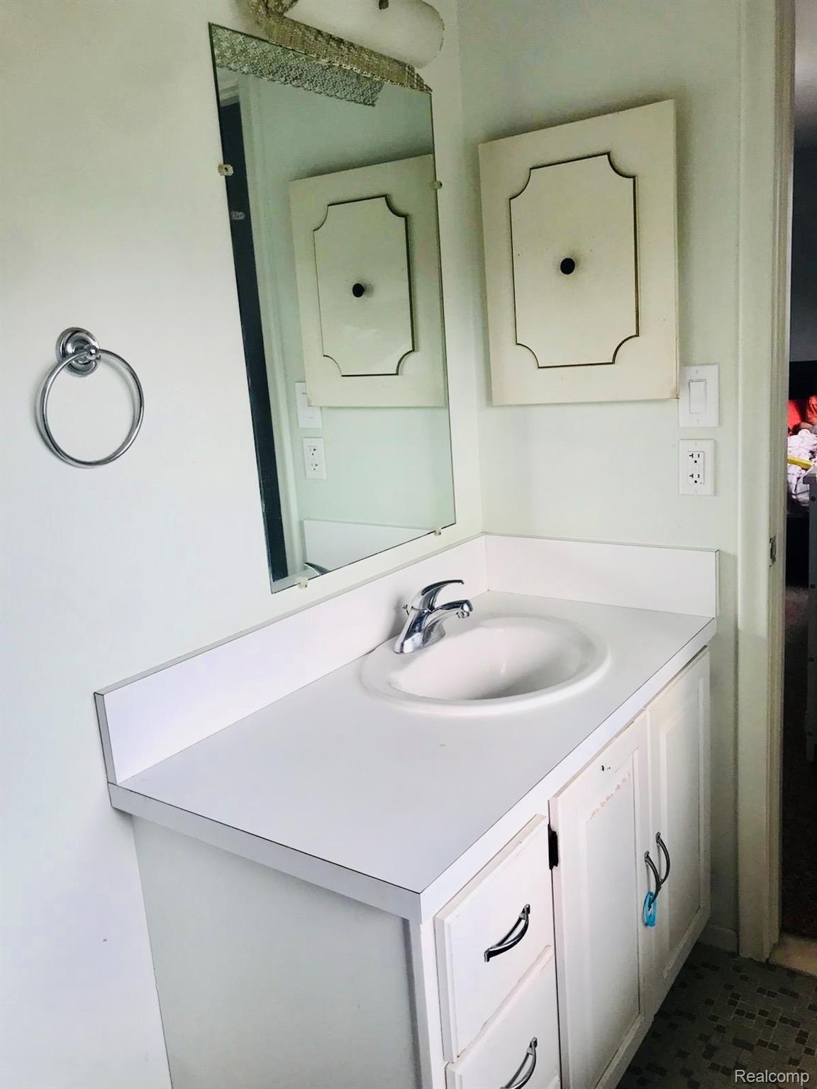 710 Huntington Road Grand Blanc, MI 48439 - Photo 14 of 28 2E49F09E-980C-4CB8-9223-A76C7BBB5FA8_1_201_a.jpeg