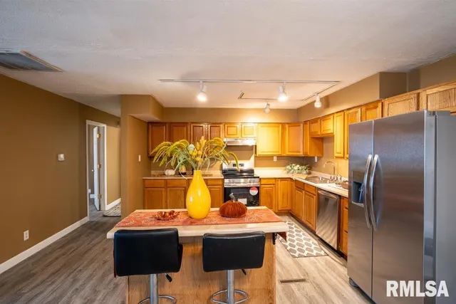 $230,000 | 1401 South Thomas Street, Carterville, IL 62918