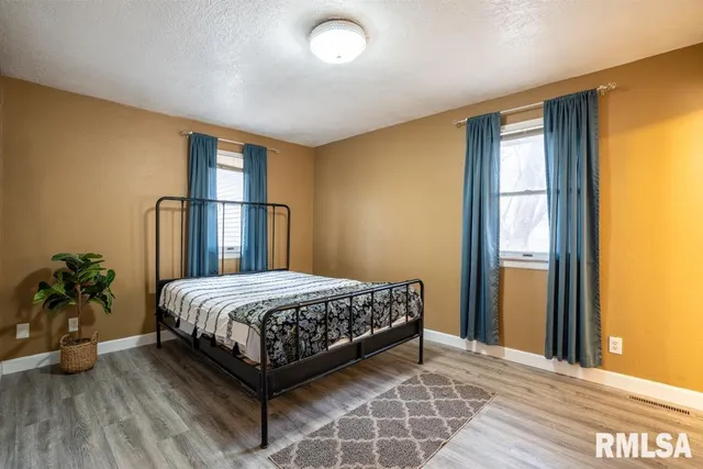 $230,000 | 1401 South Thomas Street, Carterville, IL 62918