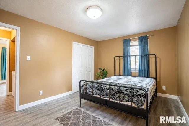 $230,000 | 1401 South Thomas Street, Carterville, IL 62918