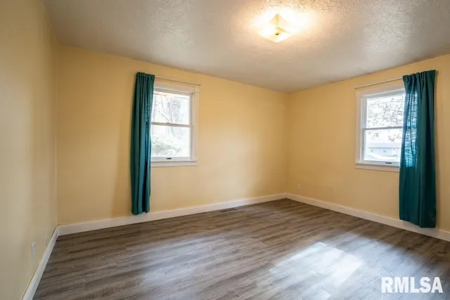 $230,000 | 1401 South Thomas Street, Carterville, IL 62918