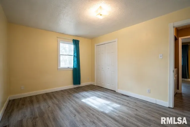 $230,000 | 1401 South Thomas Street, Carterville, IL 62918