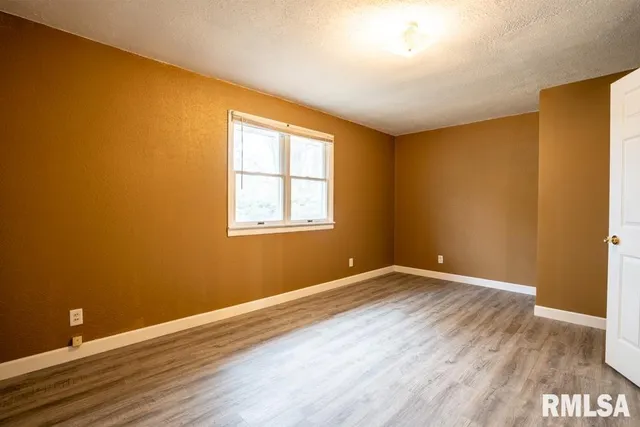 $230,000 | 1401 South Thomas Street, Carterville, IL 62918