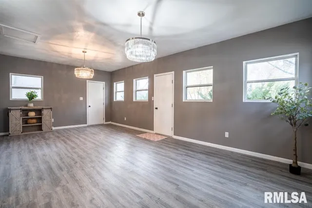 $230,000 | 1401 South Thomas Street, Carterville, IL 62918