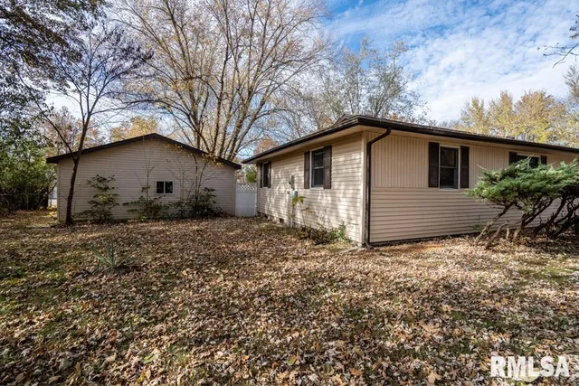 $230,000 | 1401 South Thomas Street, Carterville, IL 62918