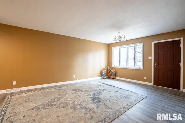 $230,000 | 1401 South Thomas Street, Carterville, IL 62918