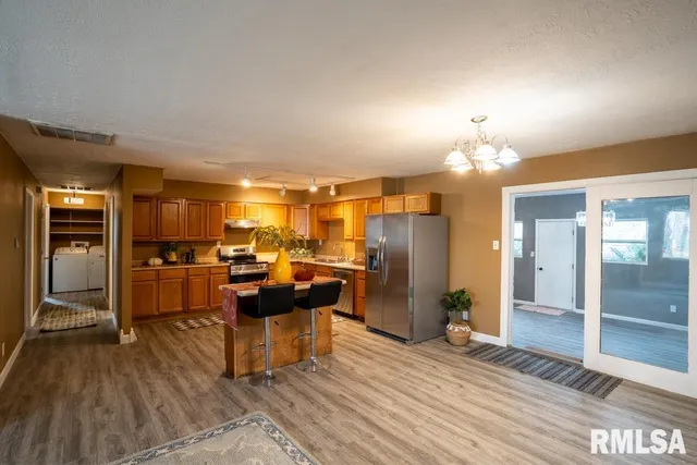 $230,000 | 1401 South Thomas Street, Carterville, IL 62918