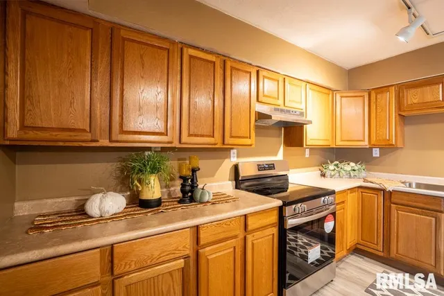 $230,000 | 1401 South Thomas Street, Carterville, IL 62918