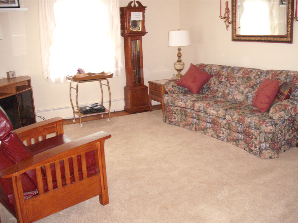 171 Maple Avenue Rutland, MA 01543 - Photo 7 of 25 a living room with furniture