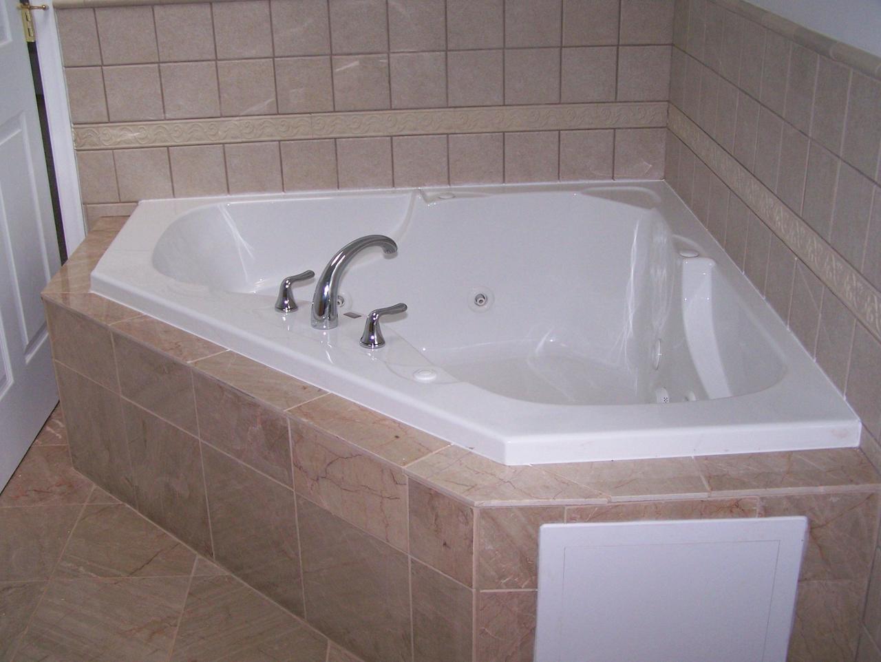 1080 Angle Plantation Road Rocky Mount, VA 24151 - Photo 22 of 32 MASTER BEDROOM JACUZZI
