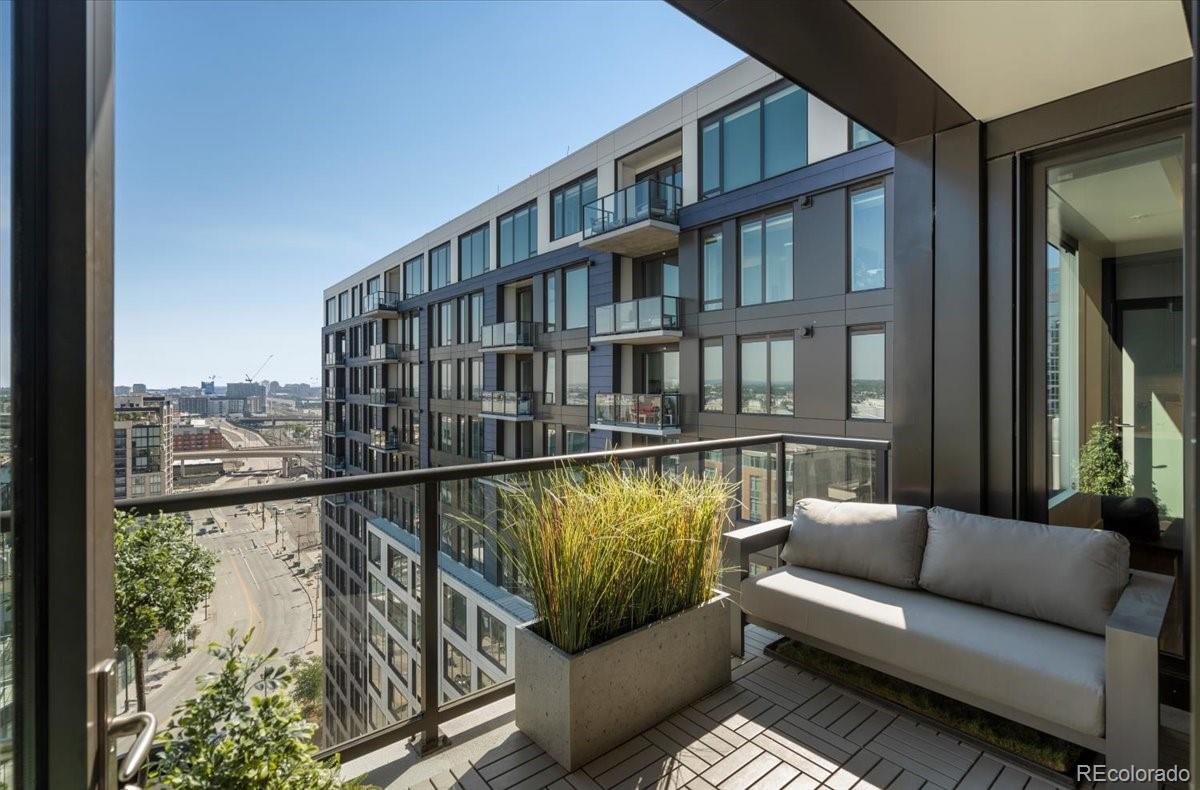 1750 Wewatta Street, Unit 1701 Denver, CO 80202 - Photo 20 of 35 a balcony with furniture and a book shelf