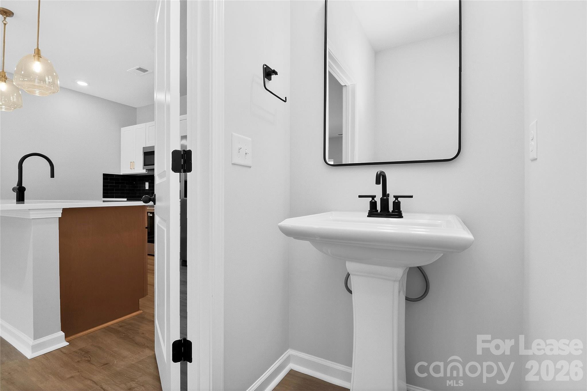 333 North Hoskins Road Charlotte, NC 28216 - Photo 16 of 28 Gallery Image 16