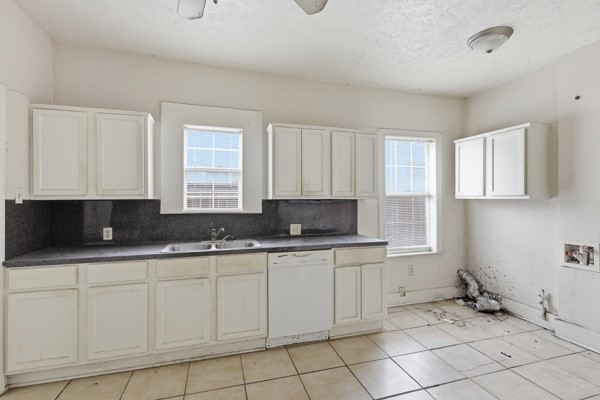 1655 Hawthorne Street Houston, TX 77006 - Photo 10 of 39 a kitchen with a sink and cabinets