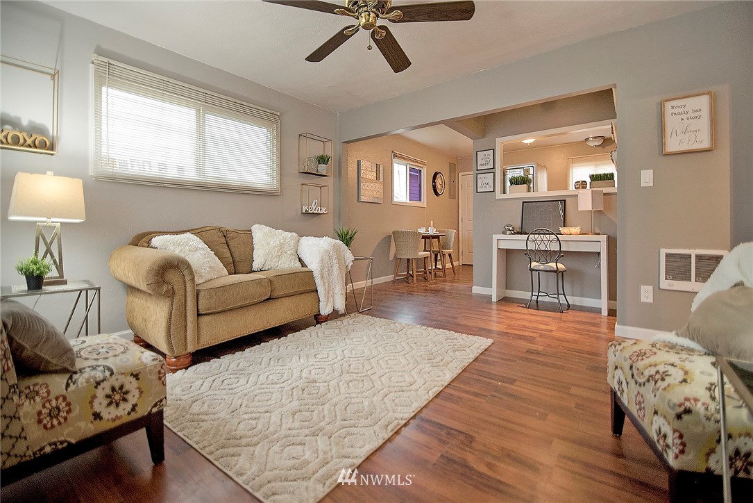 324 Douglas Street Longview, WA 98632 - Photo 2 of 19 Gallery Image 2