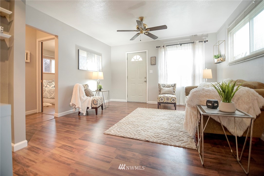 324 Douglas Street Longview, WA 98632 - Photo 4 of 19 Gallery Image 4