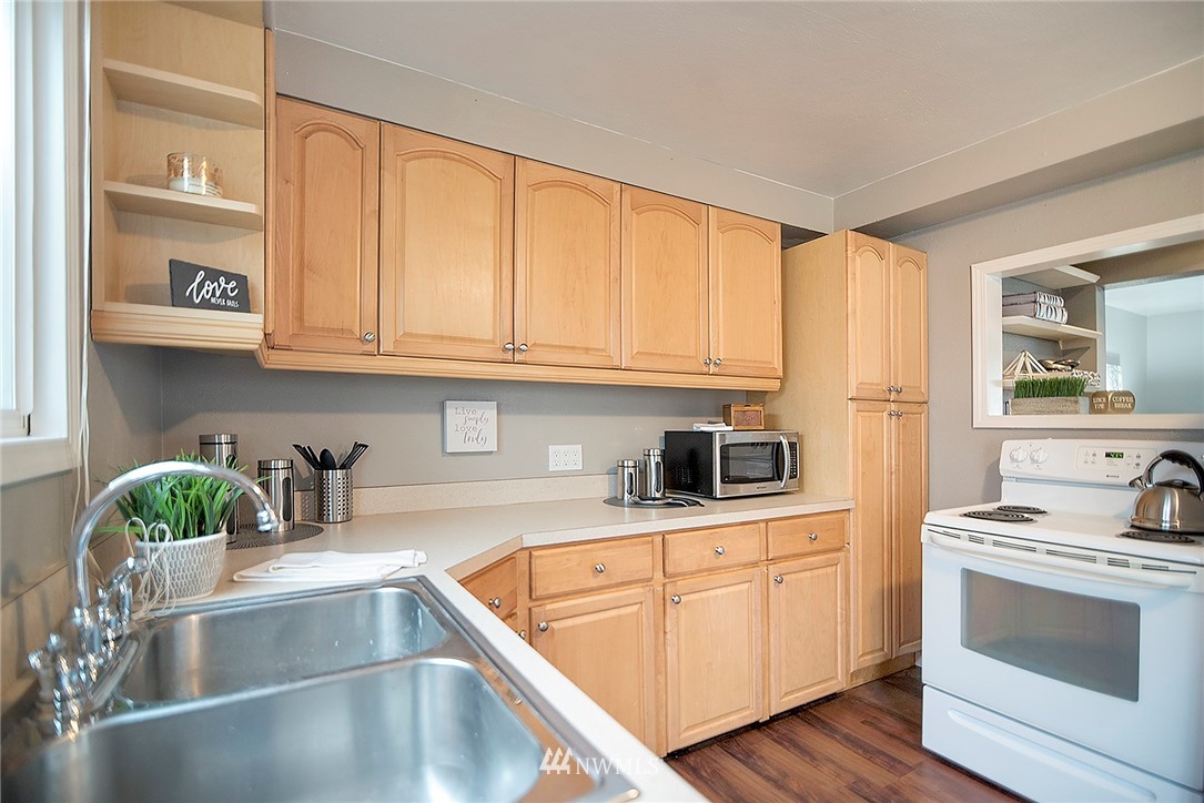 324 Douglas Street Longview, WA 98632 - Photo 8 of 19 Gallery Image 8