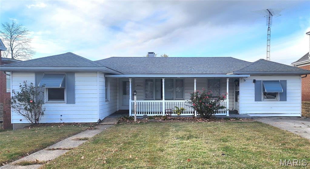 925 Swanwick Street Chester, IL 62233 - Photo 1 of 26