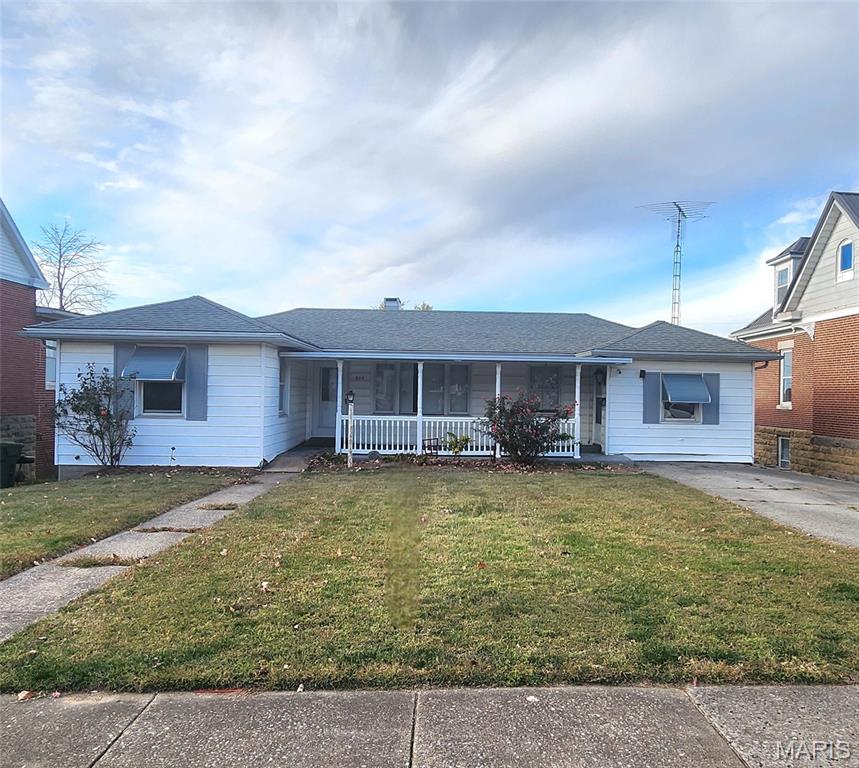 925 Swanwick Street Chester, IL 62233 - Photo 2 of 26